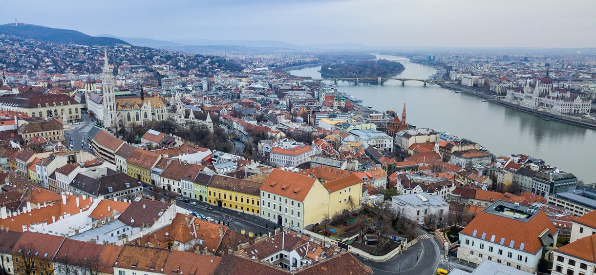 Razzia a Várban: busás haszonnal turistáknak adtak ki önkormányzati bérlakásokat