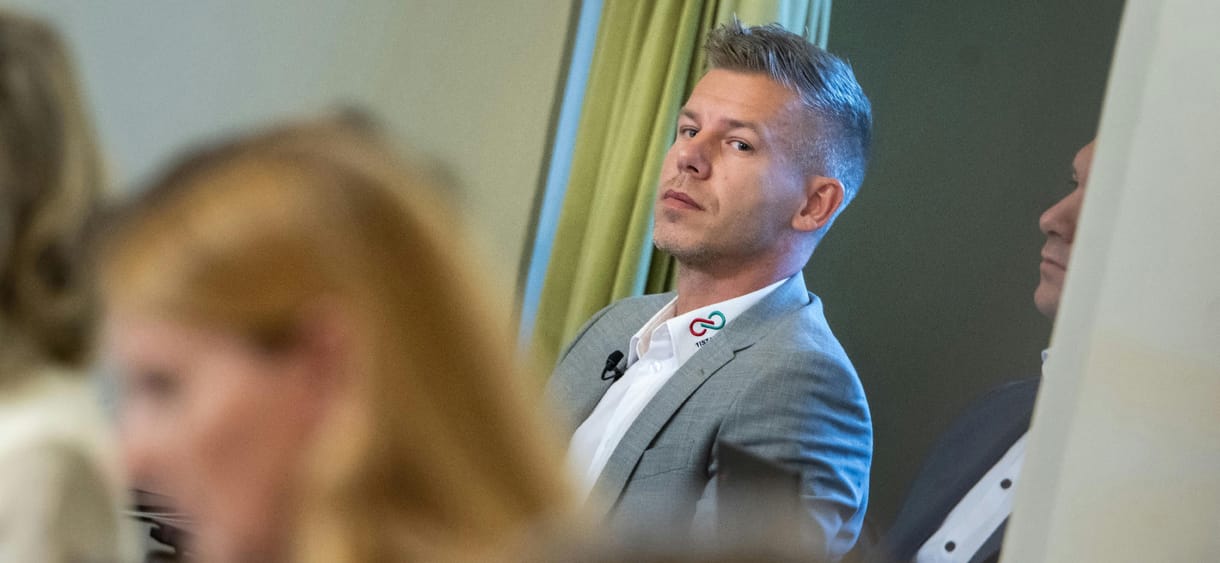 Ami a „zebragate” mögött van: 49 évet ment vissza az időben a Fidesz, hogy Magyar Péter félreállítására jogalapot találjon