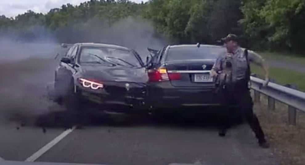 Centiken múlt egy amerikai rendőr élete, amikor igazoltatás közben „odarepült” egy BMW – videó