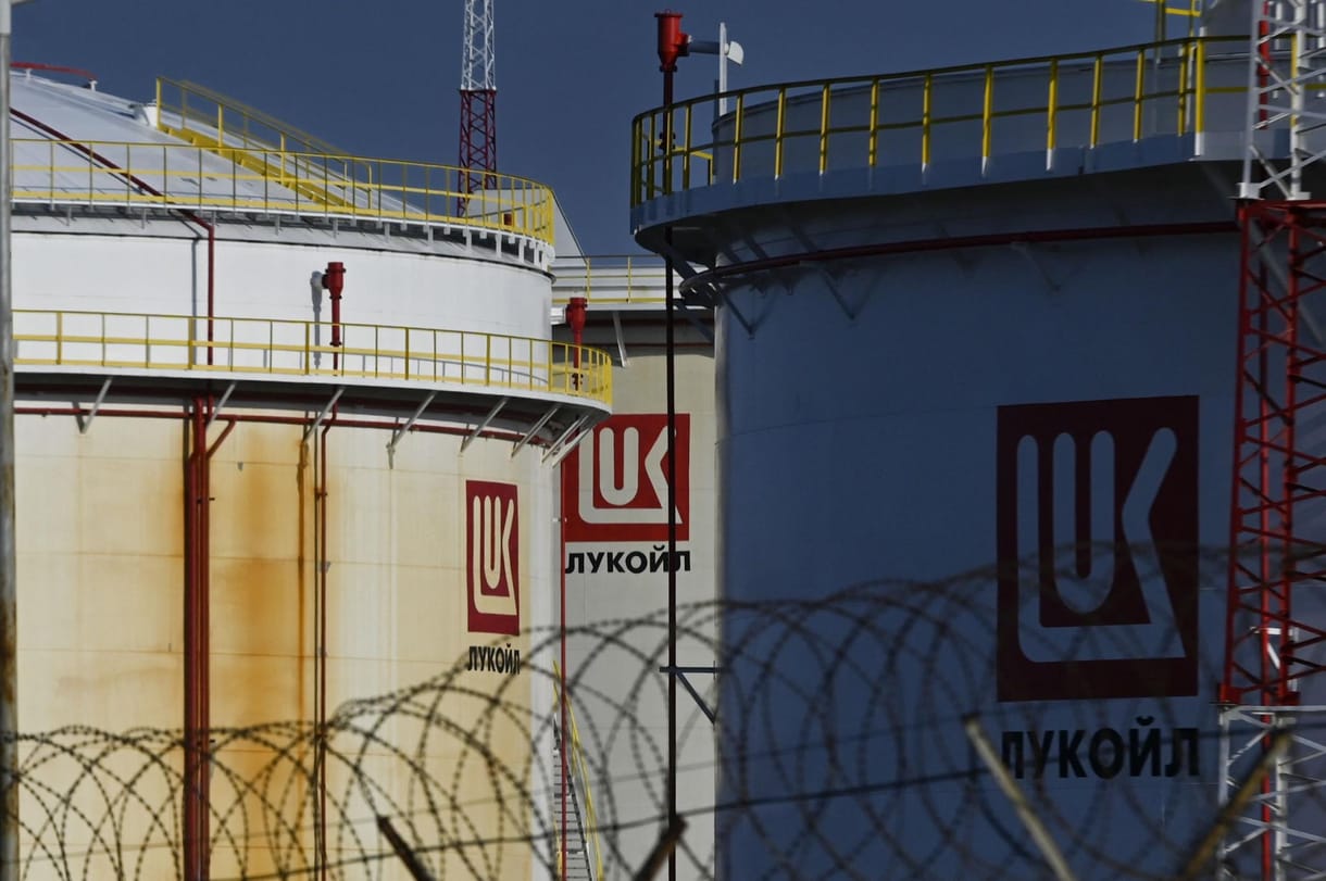 Az orosz sajtó szerint fejfájásra panaszkodott a Lukoil-alelnök, majd felakasztotta magát
