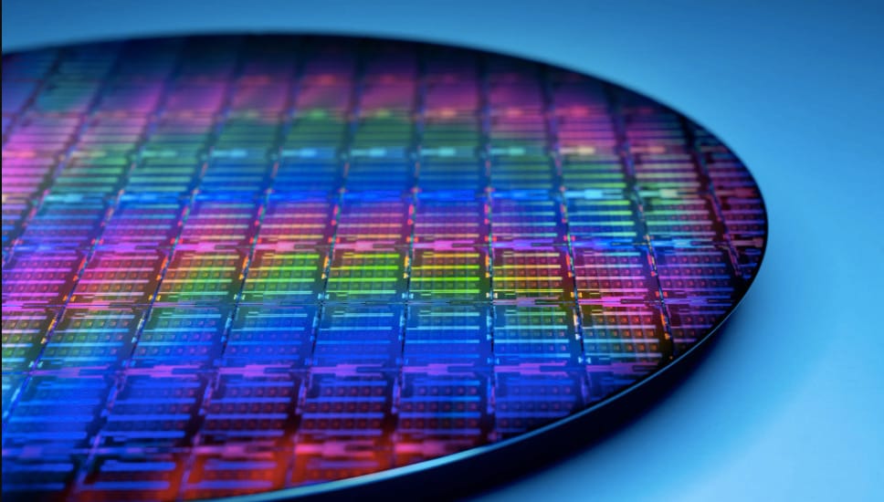 (Fél)vezetőváltás: letaszítaná a trónról a Samsung az Intelt