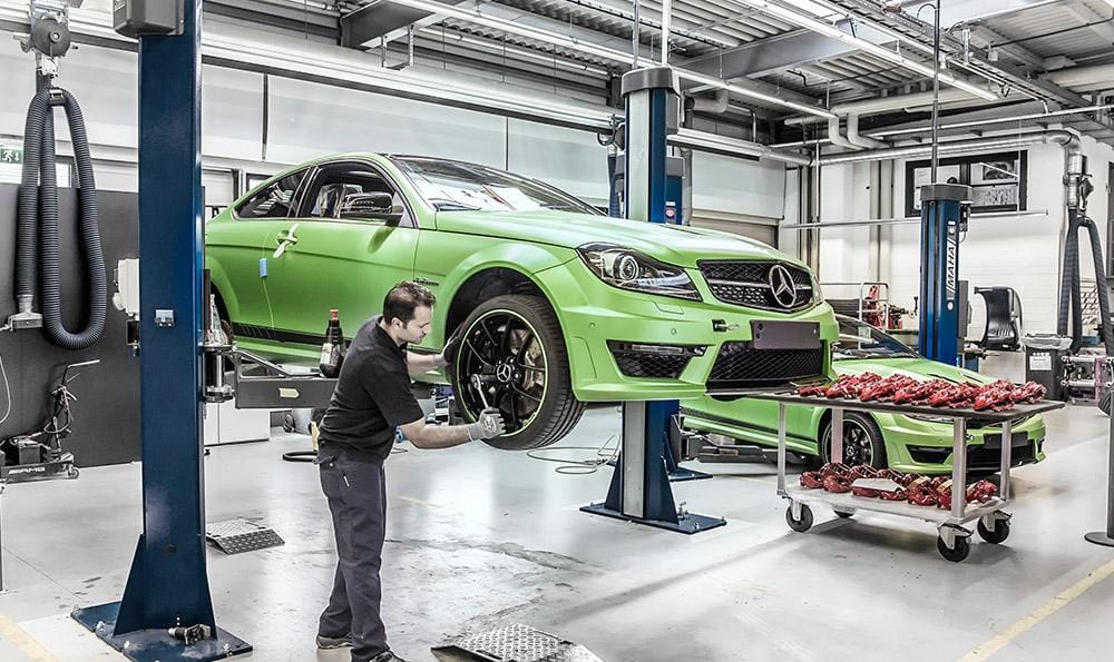 Méltón búcsúztatják Dél-Afrikában a Mercedes V8-as sportkupéját