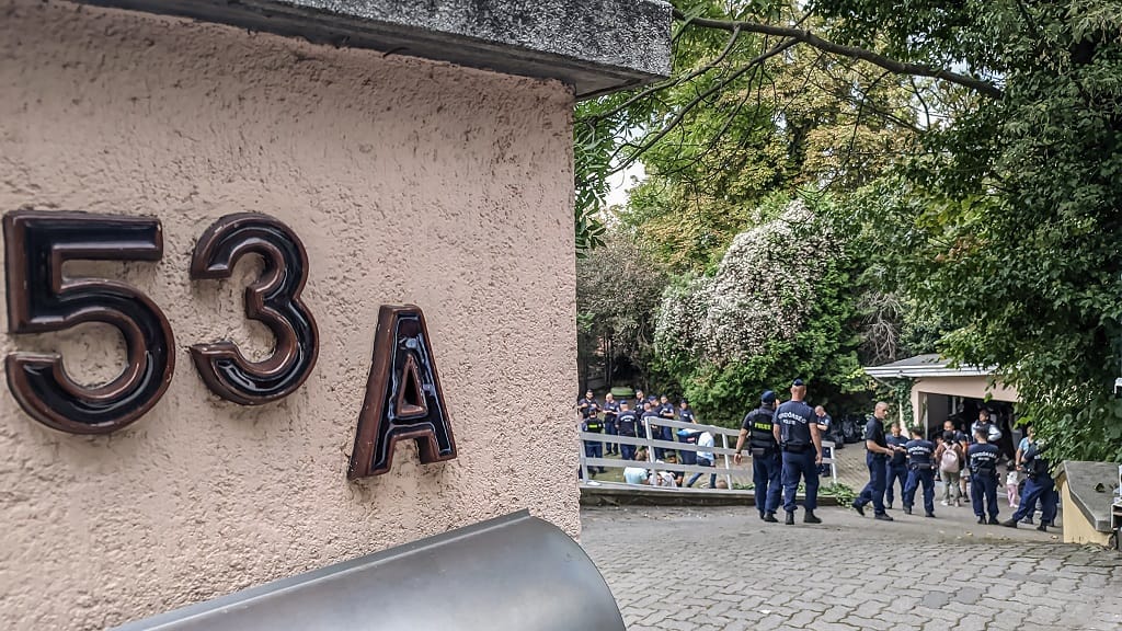 Fotók az Orbán Viktor házától pár száz méterre talált menekültbúvóhelyről