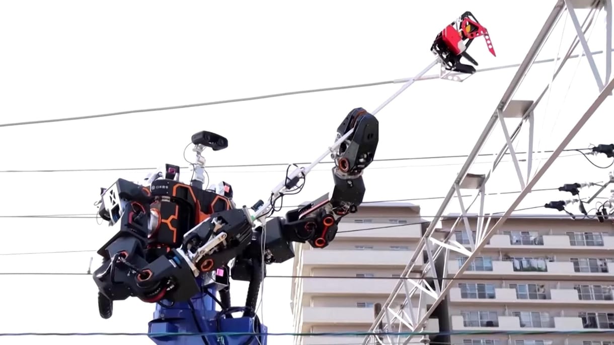 Japán épített egy 10 méter magas robotot, a vasútnál fog dolgozni