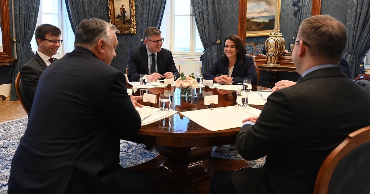 Novák fogadta Orbánt, és a háborúról beszélgettek
