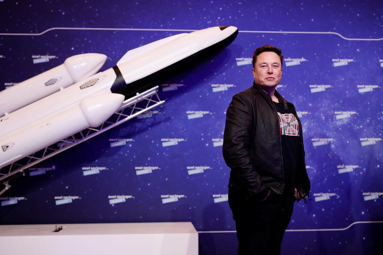 Elon Musk mondja: a halott emberek emlékei továbbvihetők lesznek ebben a robotban