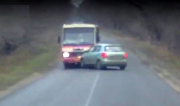 Így lesz egy apró hibából súlyos baleset – videó