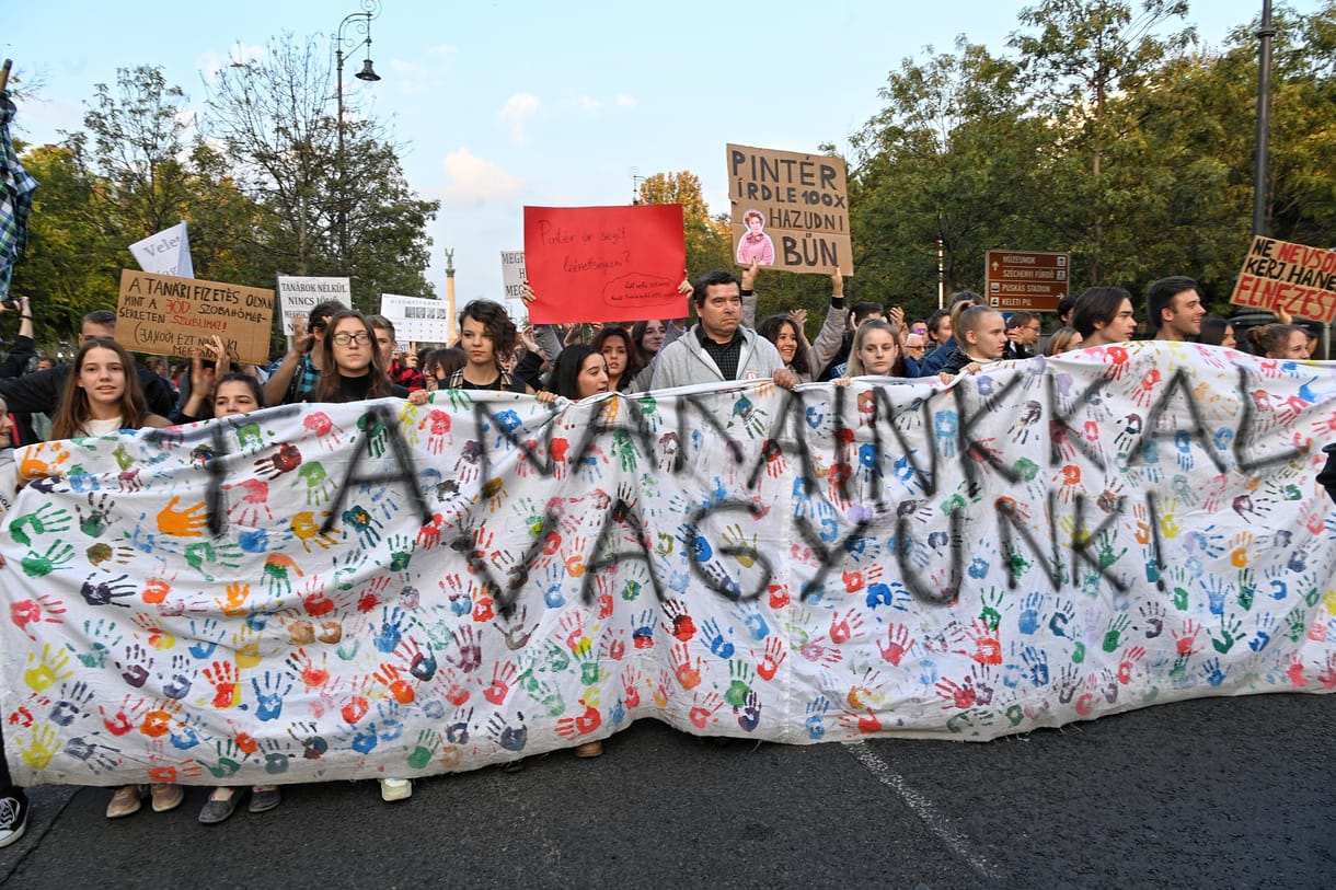 Újabb iskola tanárai csatlakoznak a hétfőn kezdődő egyhetes sztrájkhoz