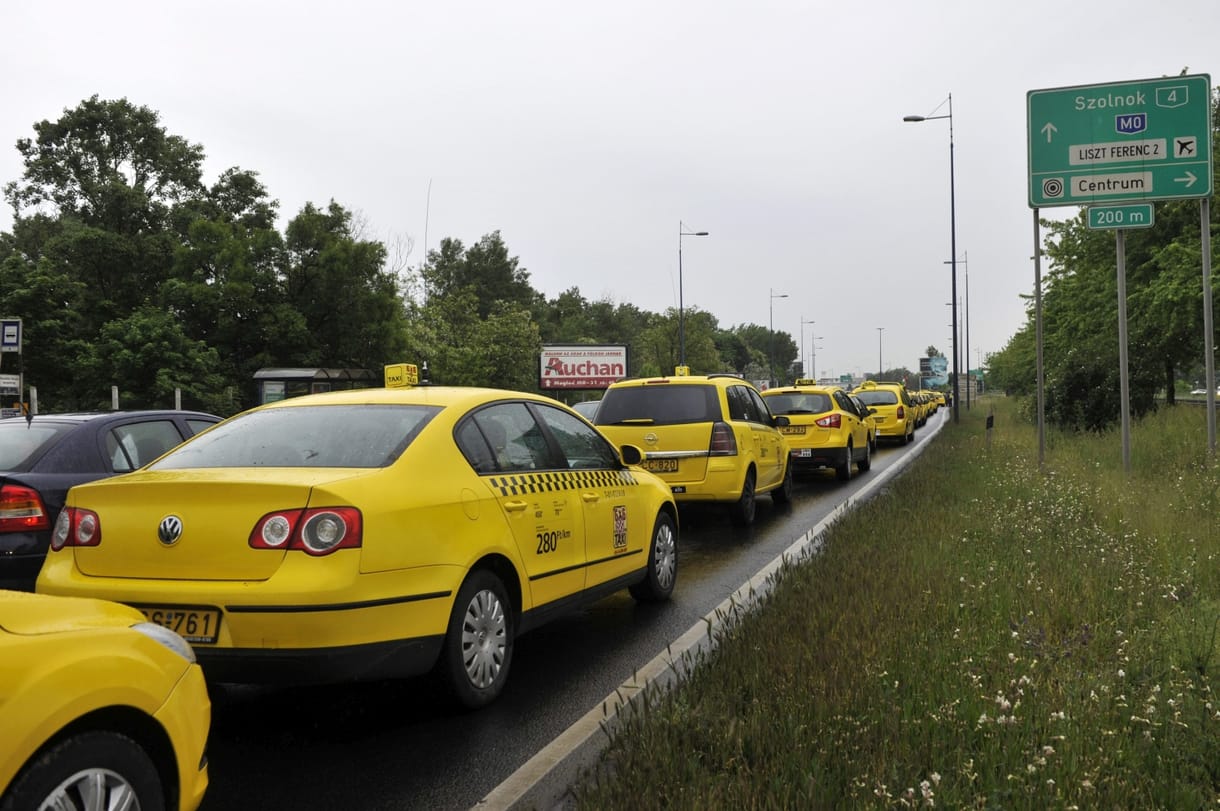 Nem kommentáljuk, tegyék meg önök: NFM-közlemény az Uberről