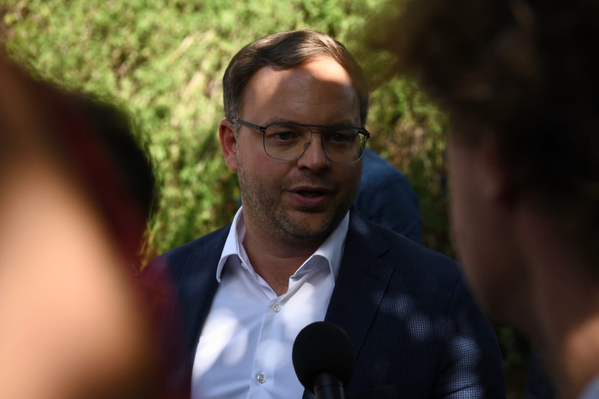 Orbán Balázs visszaszólt a határzárat kritizáló horvát államfőnek: “Próbáljon meg átjutni!”