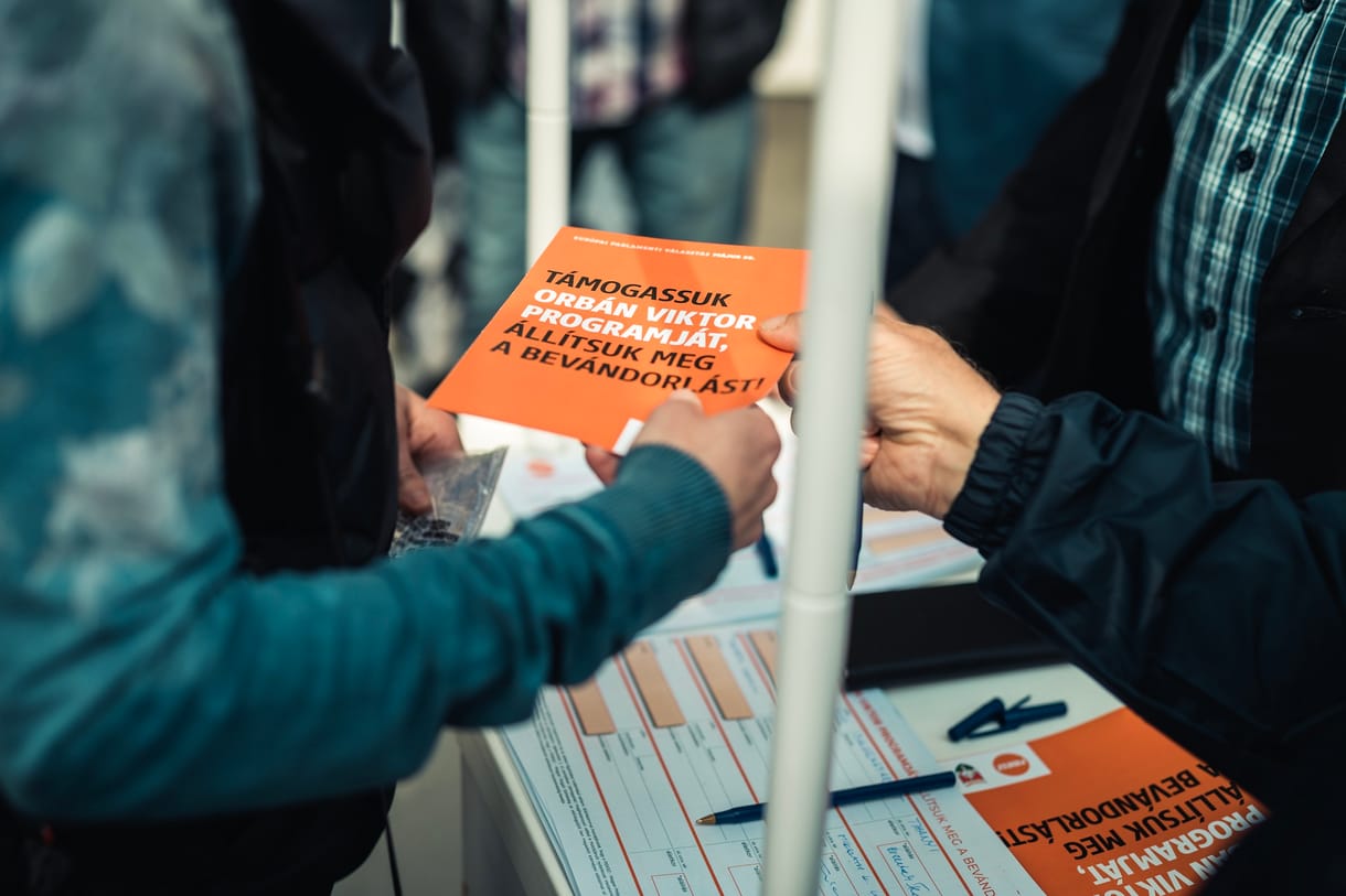 Rendben találta az Ab a Fidesz embereket átverő aláírásgyűjtését