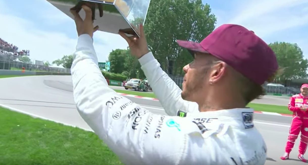 Megható ajándékot kapott Hamilton a Kanadai Nagydíjon
