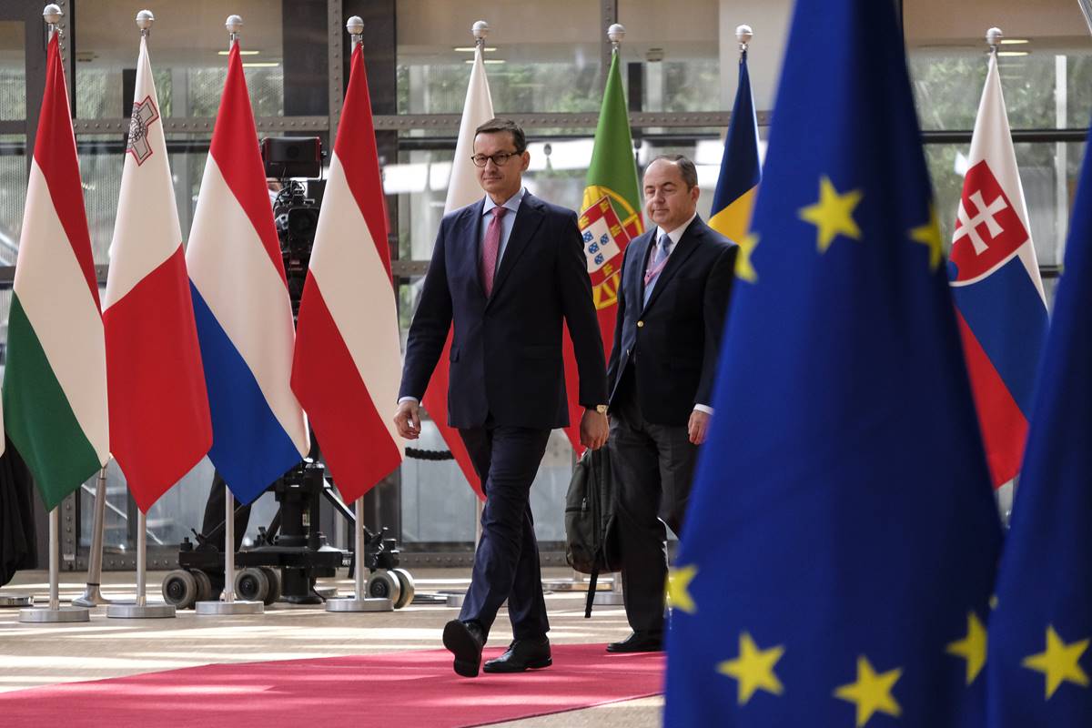 A Fidesz aggódik a török jogállamiság miatt, de a lengyellel nincs gondja