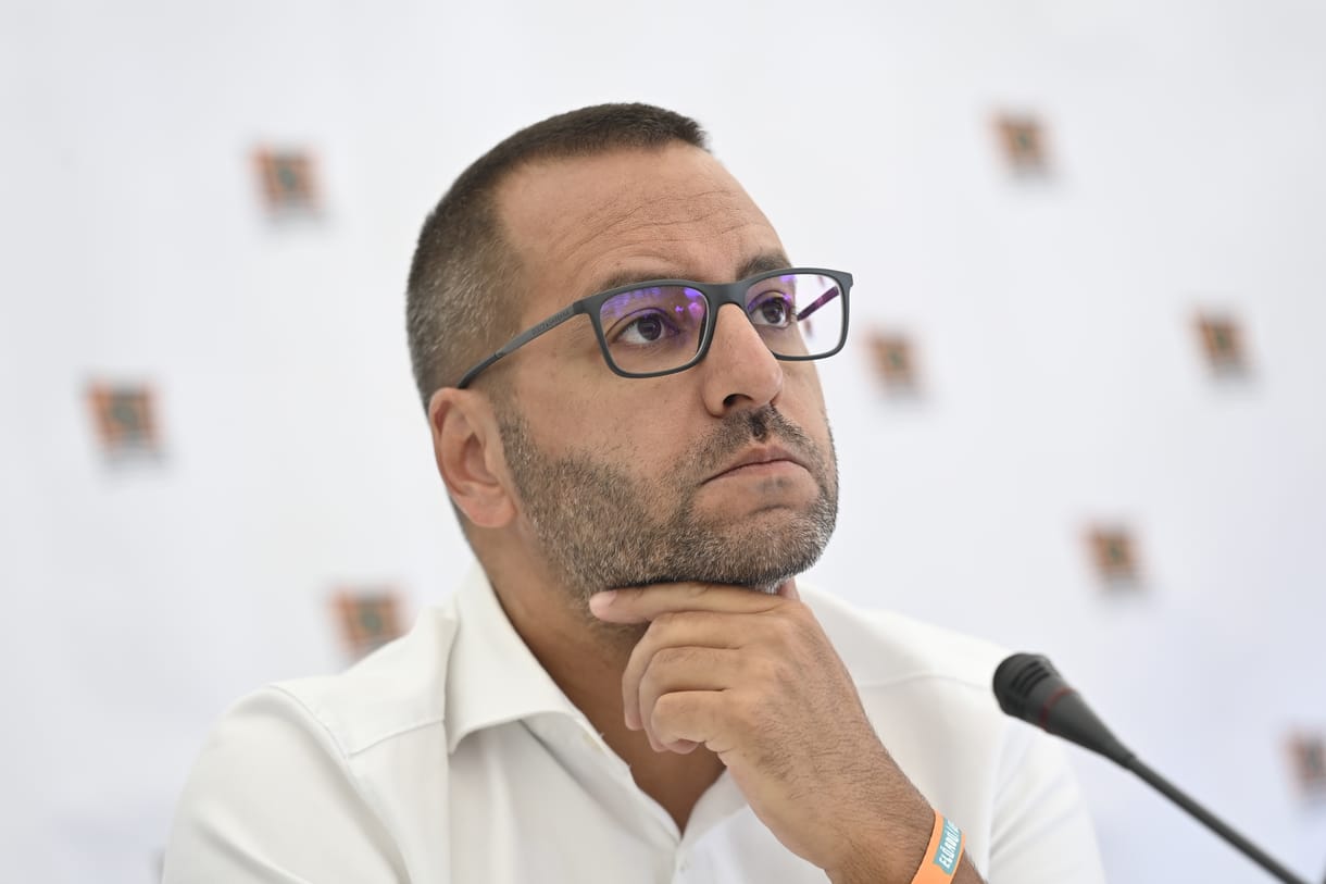 Állami autó, Orbánét leköröző fizetés, félmilliós ruhapénz jár Lánczi Tamásnak, de más vezetők is a miniszterek felett keresnek