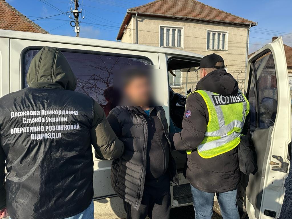 Hadköteles férfiak próbáltak Ukrajnából Magyarországra szökni, figyelmeztető lövésekkel állították meg őket