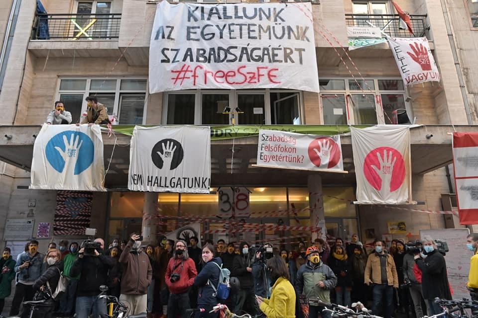 Vitára hívta az SZFE szembeálló feleit az EP kulturális bizottsága