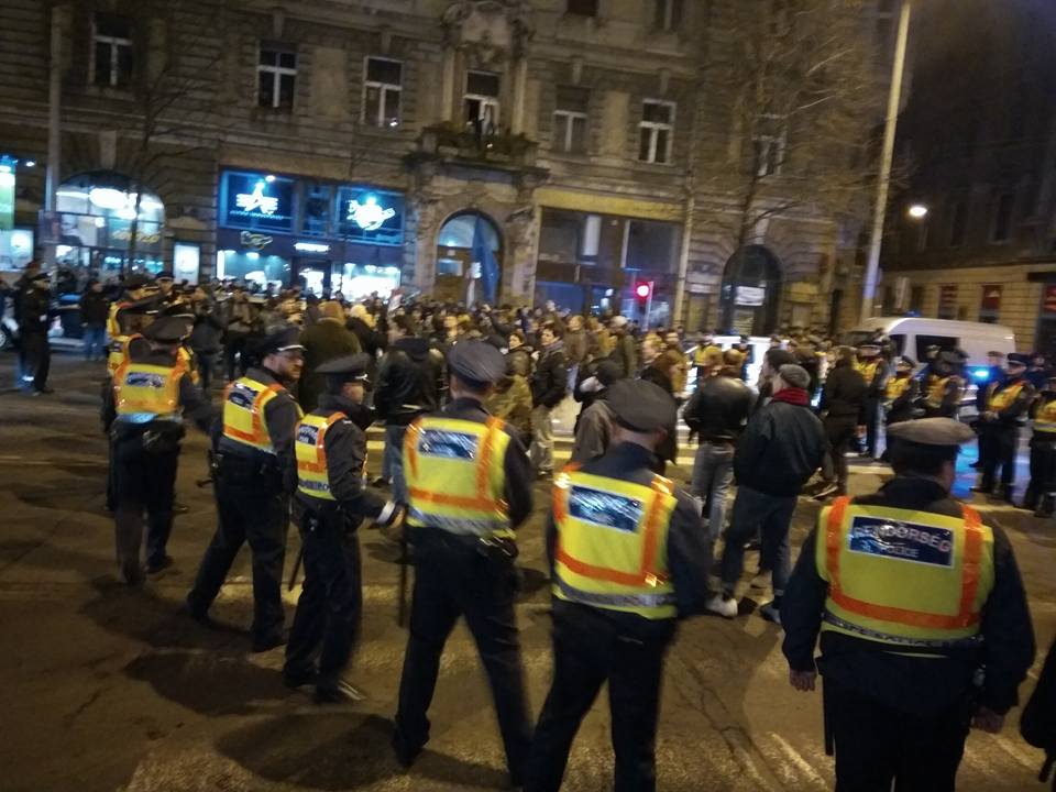 Tüntetők bírságát engedte el a bíróság, jogszerűtlen volt a rendőrség