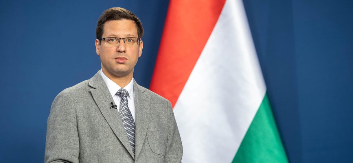 Kormányinfó: májustól újra lehet orvoshoz menni, az iskolák zárva maradnak