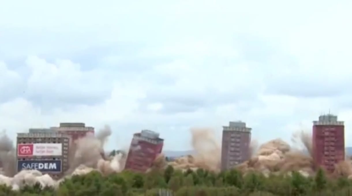 Videó: Félresikerült egy épületrobbantás Glasgow-ban