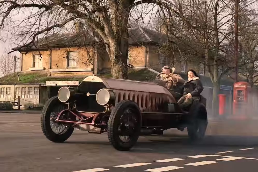 Ilyen, ha egy 1905-ös Fiatba egy repülőgépmotort szerelnek – videó