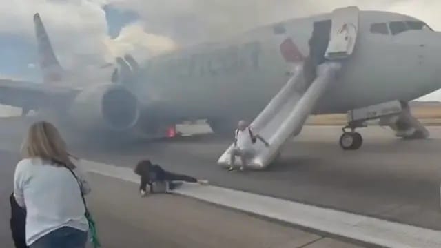 Kigyulladt egy Boeing 737-es a denveri repülőtéren, evakuálni kellett az utasokat – videó