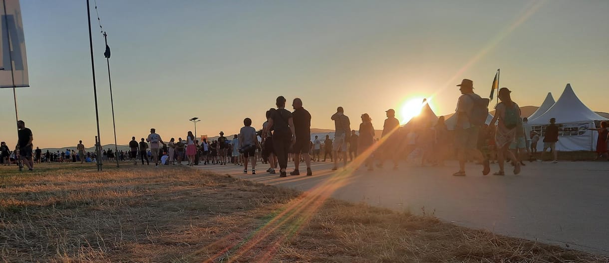 Mindenkit hazaküldtek a Pohoda fesztiválról a vihar miatt, az erős szél ledöntötte a nagysátort