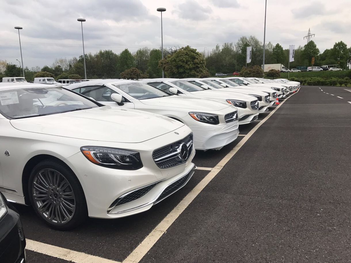 Elég ritka harminc darabot együtt látni a legritkább Maybach-Mercedesből