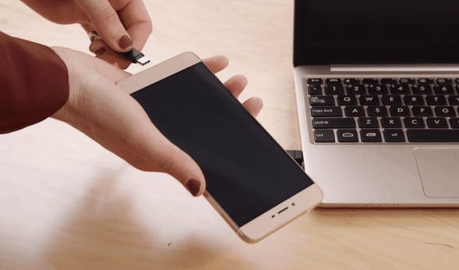 Itt az alig 40 ezer forintos kütyü, amivel laptopot csinálhat a telefonjából