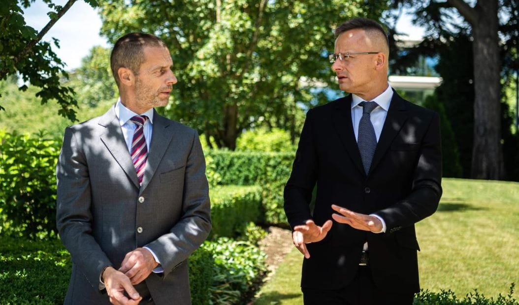 Taktikai megbeszélésen járt Szijjártó Péter az UEFA központjában