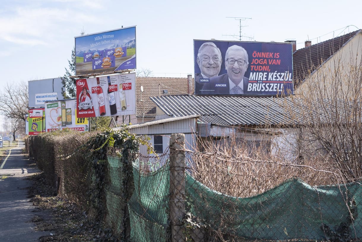 Junckert leszedik, a családok kerülnek a plakátokra
