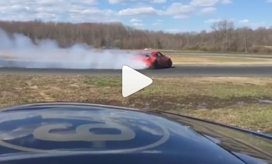 Mi történik, ha 1000 lóerős motort kap egy Nissan? Hát ez – videó