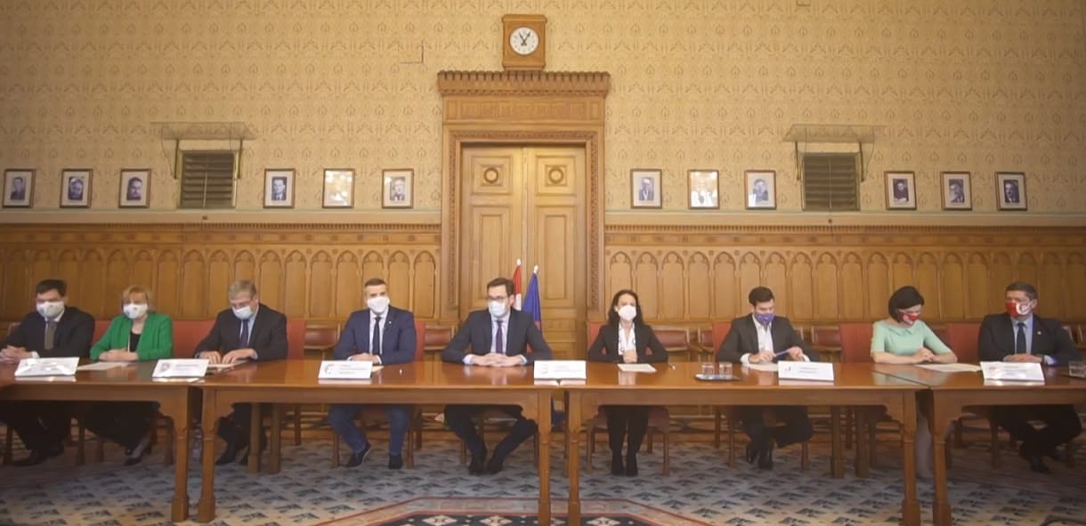 Révész: Az ellenzék szőrszálai
