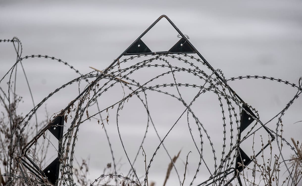Épp csak a terroristákra nem jelent veszélyt az Orbán diktálta szigor