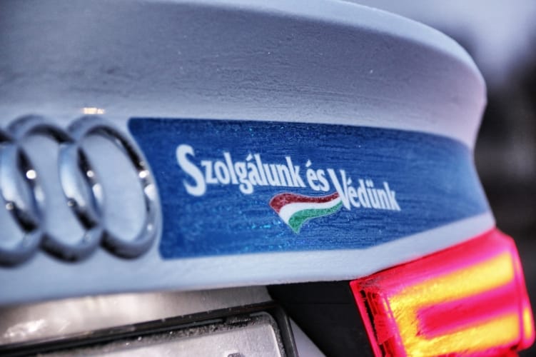 Rendőrök mentettek ki a viharban egy kiránduló családot a Rám-szakadéknál