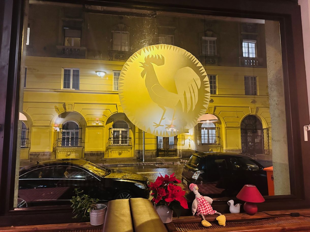 Hasbeszélő: Különös uzsonna a Tabánban egy rekedt kakassal