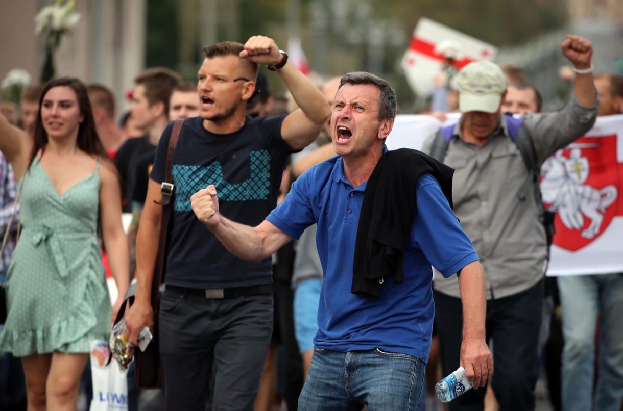 Nézze meg a vasárnap délután Minszkben összegyűlt tömeget - videó