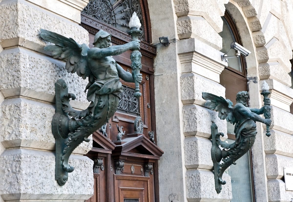 Az ELTE-ről foglalkoztatja vissza a BME a 40 felmondott oktatót