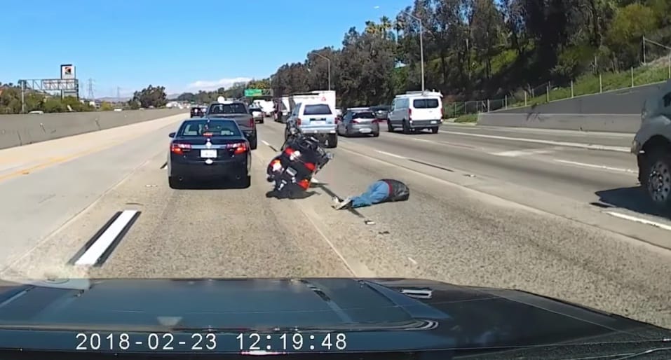 Forgalmas autópályán esett el a motoros – videó