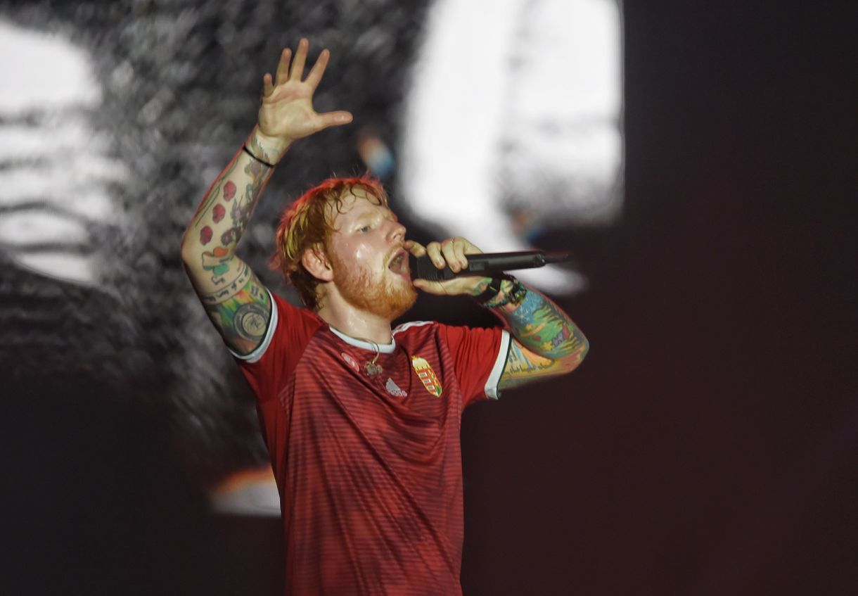 Ed Sheeran lett az évtized előadója Nagy-Britanniában