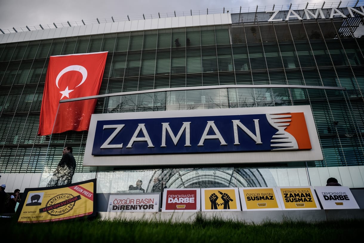 Életfogytiglani börtönt kaphat az Erdoganék által bezárt ellenzéki lap 30 újságírója és vezetője