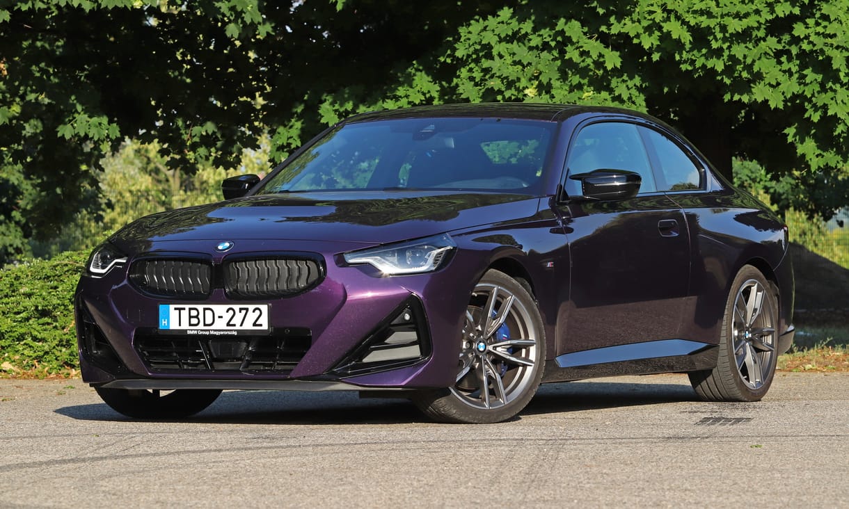 Nincs ennél lilább és őszintébb BMW 2022-ben: meghajtottuk az M240i kupét