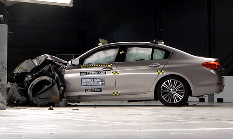 Az új 5-ös BMW a világ egyik legbiztonságosabb autója – videó