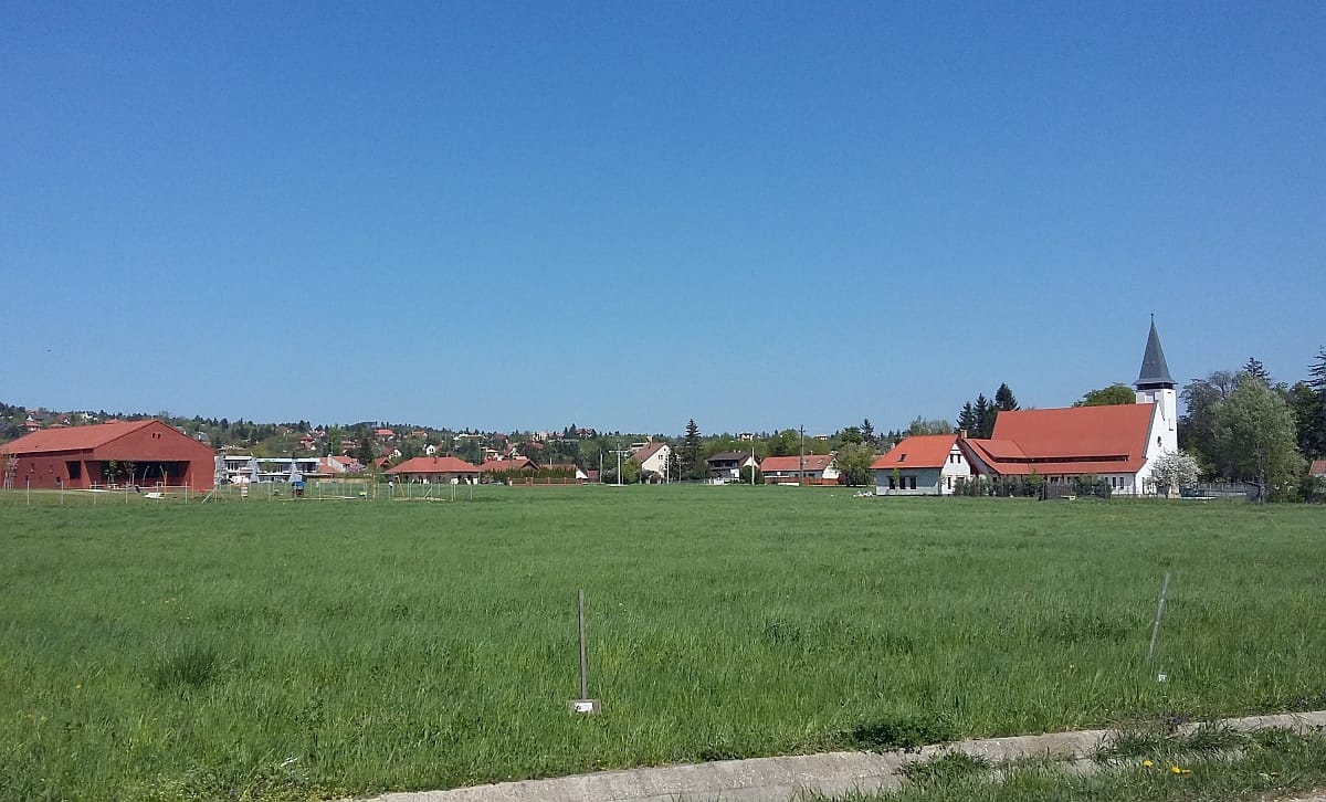 Zöld mezőre ígért CBA-pláza miatt áll a bál Nagykovácsiban