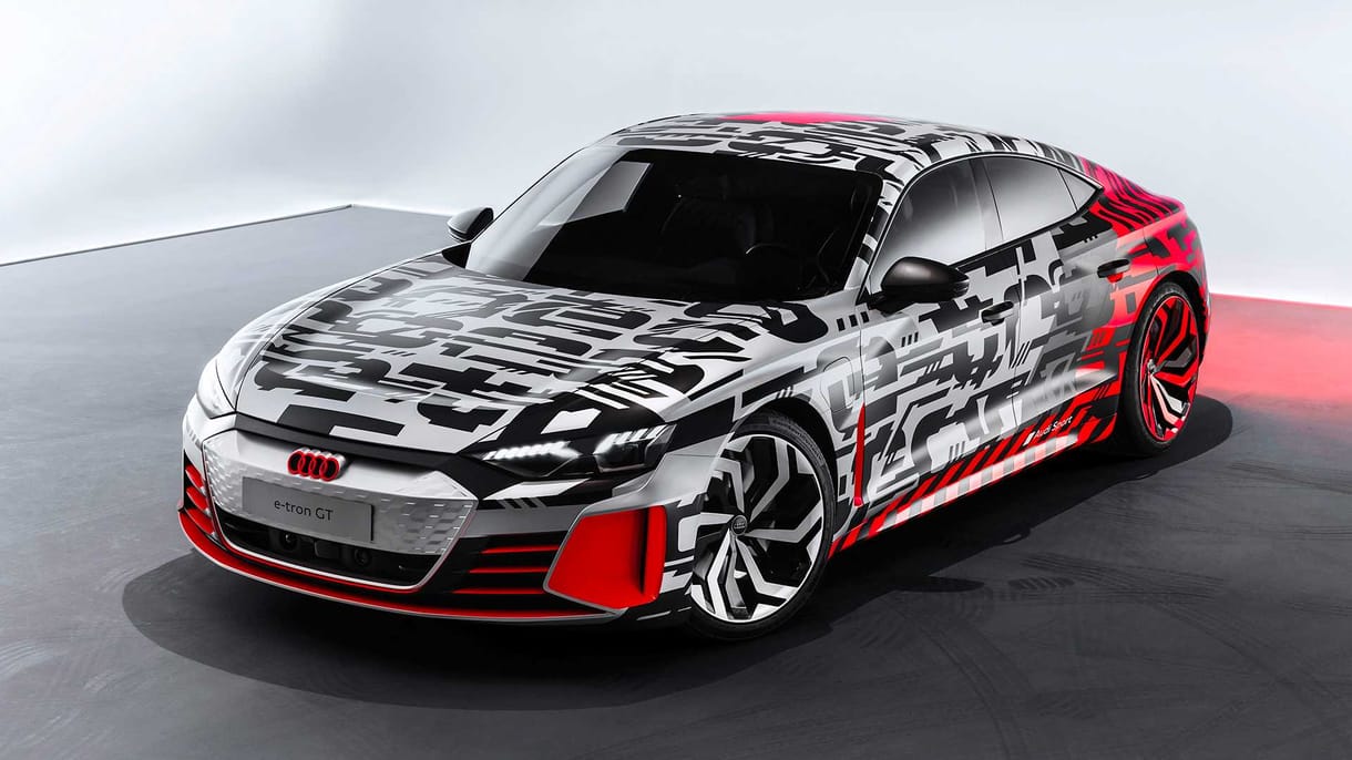 Lassan vége a Tesla helyzeti előnyének. Jön az Audi e-tron GT is
