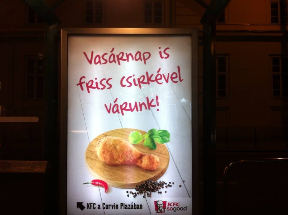 Üzent a plázázóknak a KFC a vasárnapi nyitva tartásról – fotó