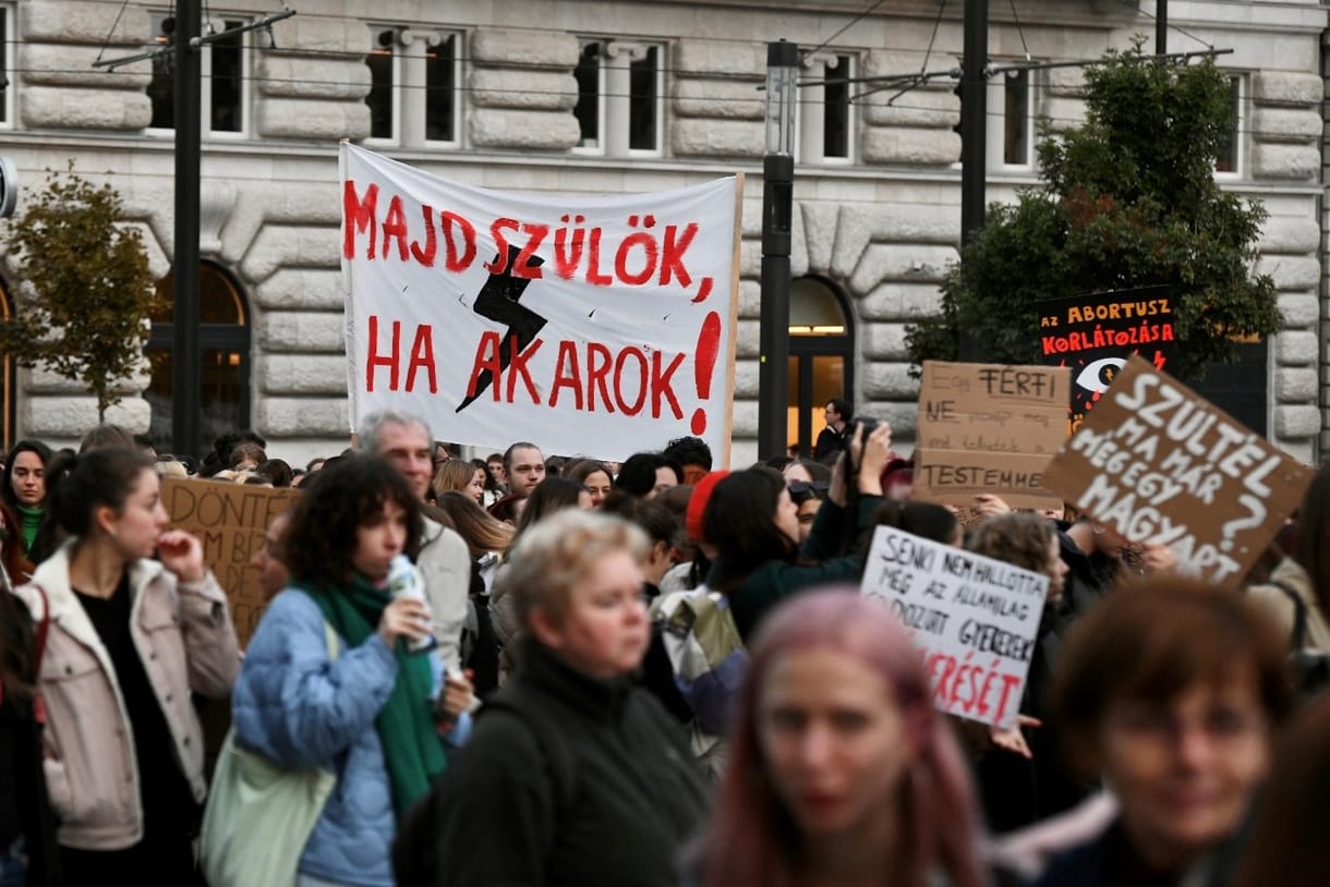 Videó: Ilyen volt az új abortuszrendelet elleni tüntetés