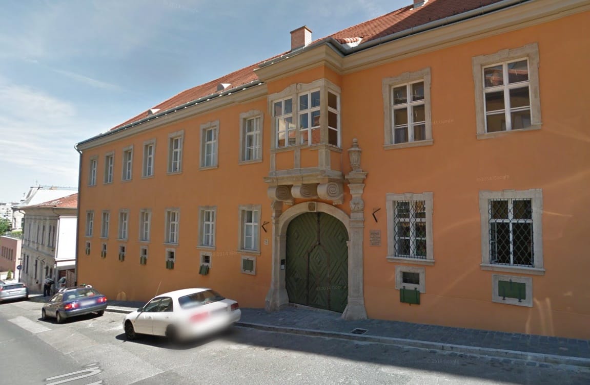 Budavár ellenzéki polgármestere döntött: tovább jár a bérlakás a fideszes elődje családjának