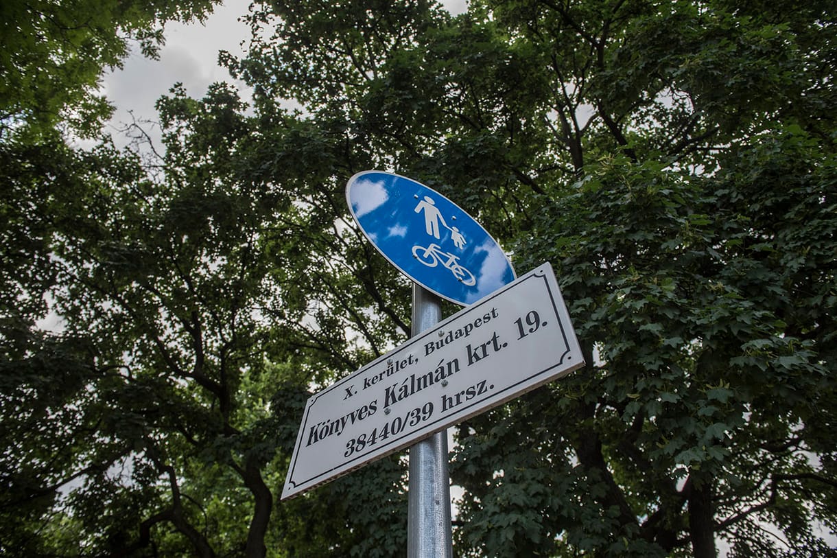 Leégett egy autóbusz a Népligetnél