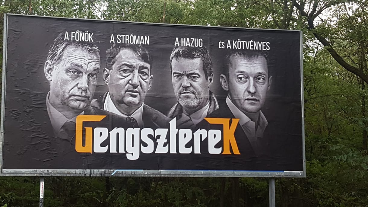 Új plakátok a városban: a főnök, a stróman, a hazug és a kötvényes
