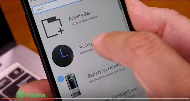 Ez valami egészen más lesz: jön a Plasma Mobile